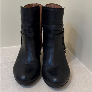 Elegant Black leather Ankle Boots